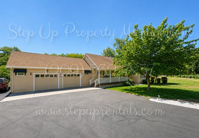 Foto del edificio - Spacious Curtis Creek Ranch Home in a Quiet Cul-de-Sac with Large Garage & Private Outdoor Space
