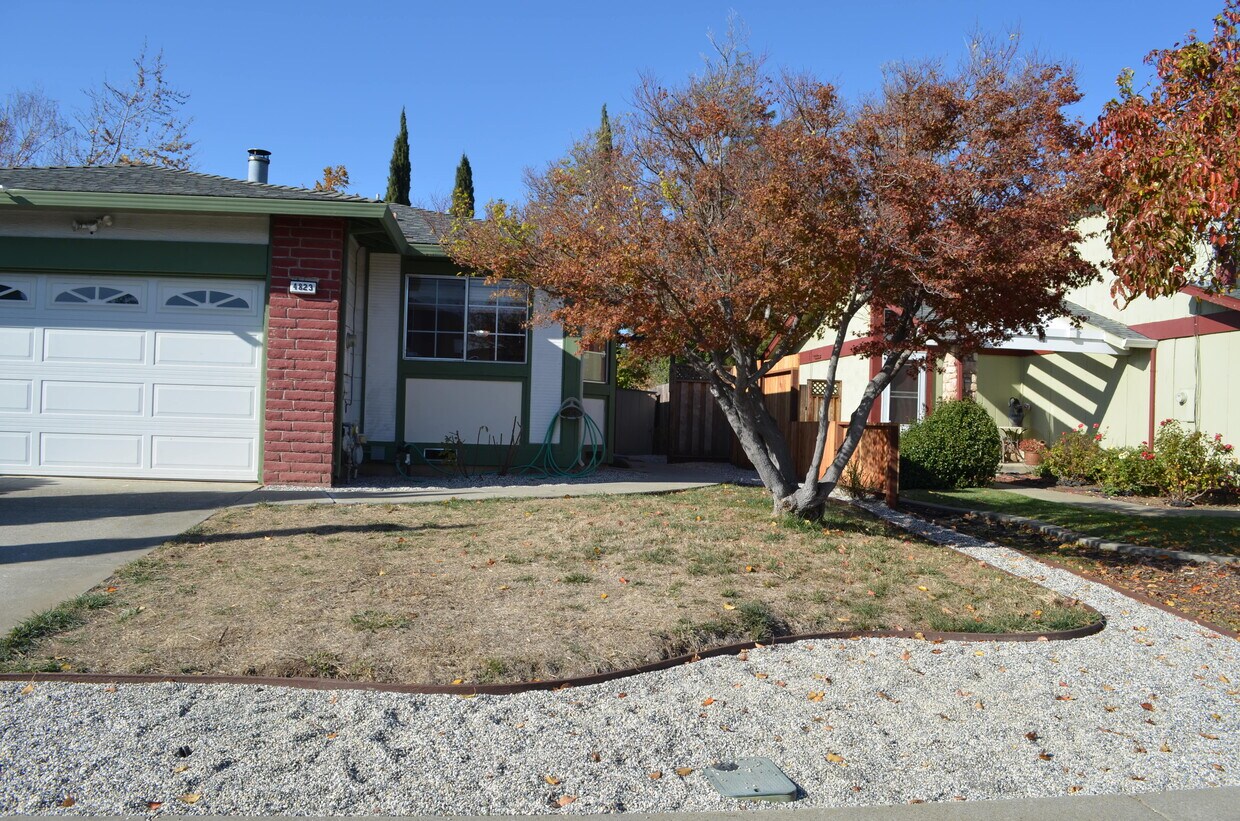 Foto principal - 4823 Silver Lake Ct