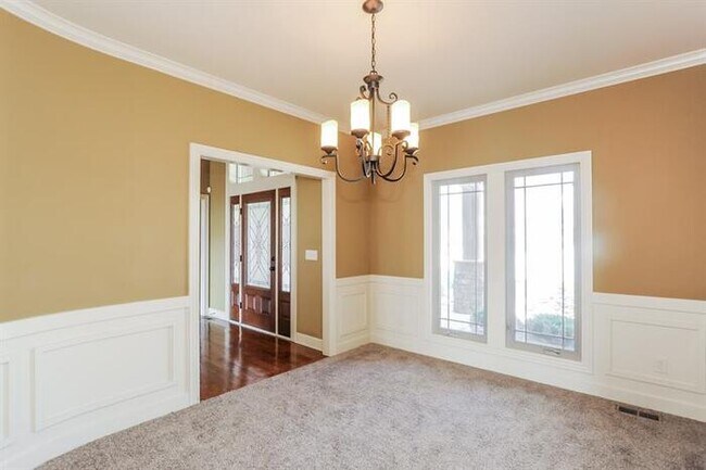 Building Photo - 8156 Bittersweet Dr, Lenexa, KS, 66220