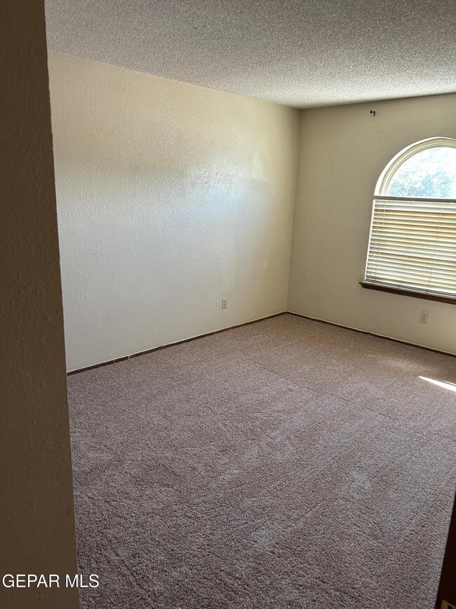 Building Photo - 419 El Camino Dr