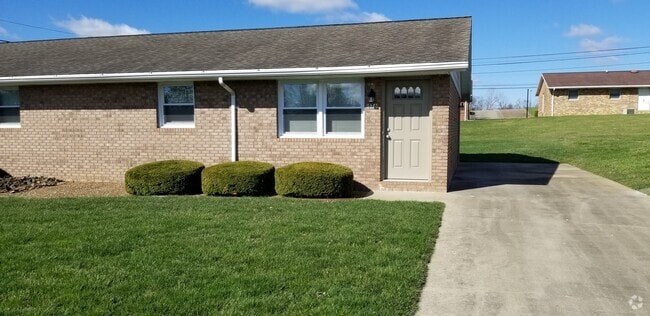Building Photo - 576 Sycamore Mnr