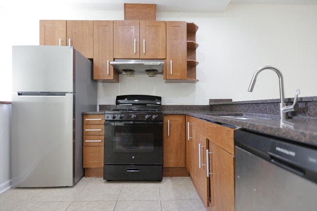 Building Photo - 1223 E 52nd St