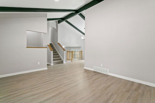 Foto del edificio - 4544 Sleepy Hollow Cir N