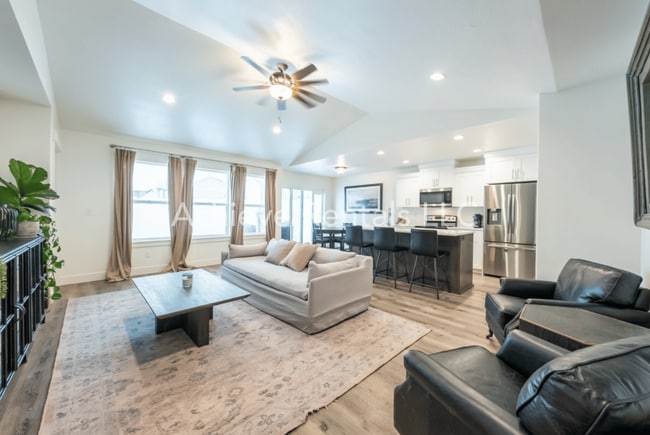 Foto del edificio - Single Family Rental in Wolfpack Crossing | Near Utah State and Hospitals