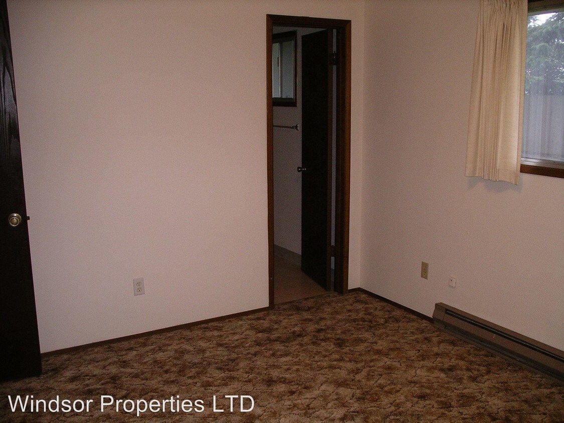 Building Photo - 3 br, 2 bath House - 3775 SE Walnut Street