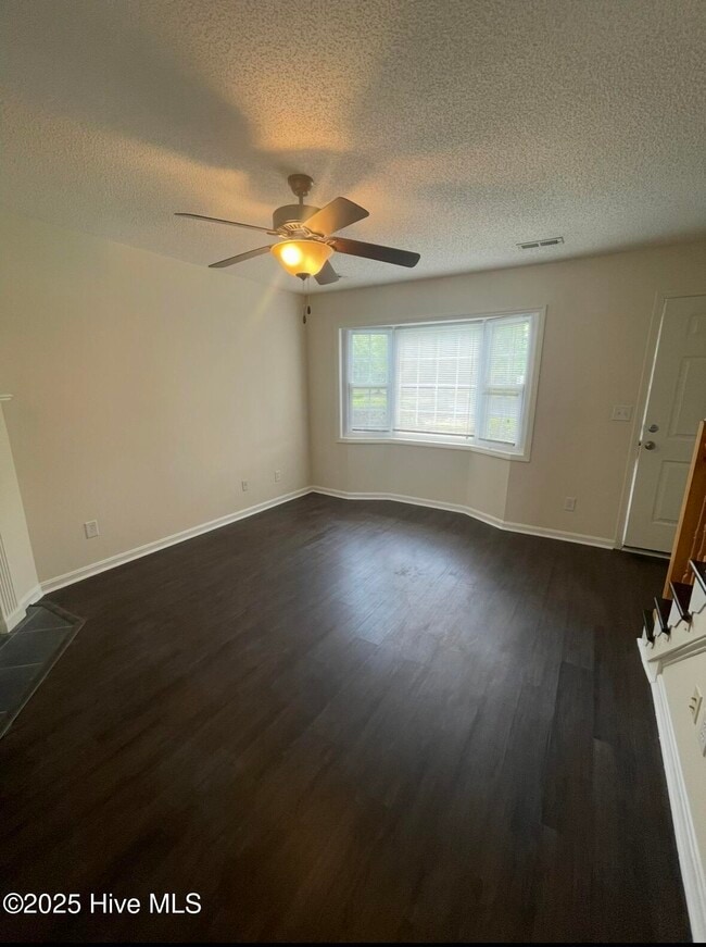 Foto del edificio - 2104 Flagstone Ct