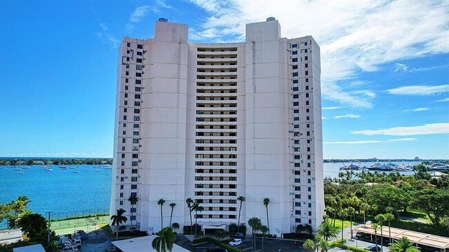 Foto del edificio - 5200 N Flagler Dr