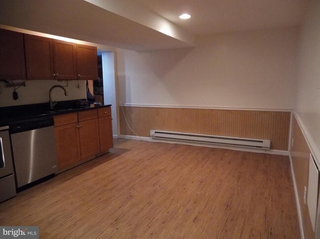 Building Photo - 10912 Oakwood St