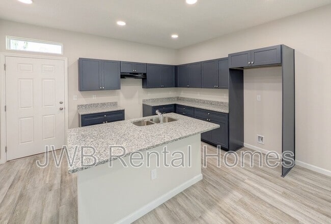 Building Photo - 549 Jessie St