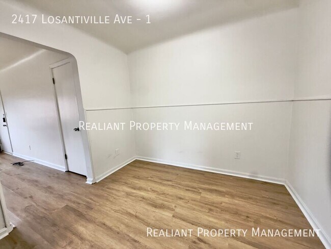 Foto del edificio - 2417 Losantiville Ave