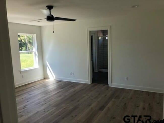 Building Photo - Like new construction in Flint!