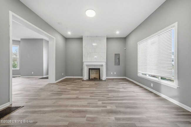 Foto del edificio - 3016 River Park Dr