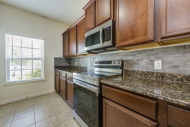 Building Photo - 22534 Cloverland Field Dr