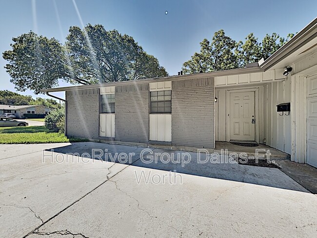 Building Photo - 1319 Wisteria Way