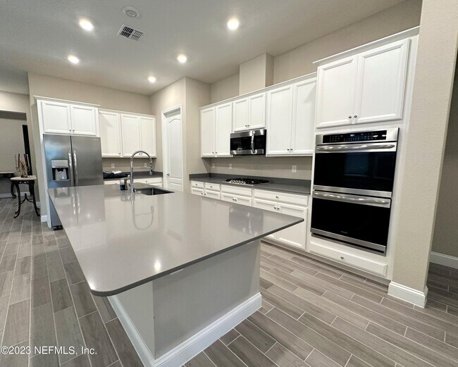 Foto del edificio - 213 Wheelwright Ln