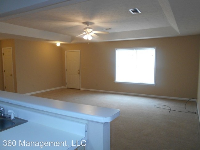 Building Photo - 726-728 Yeager Ln