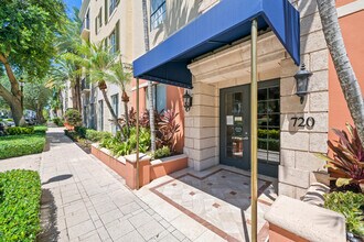 Building Photo - 720 S Sapodilla Ave
