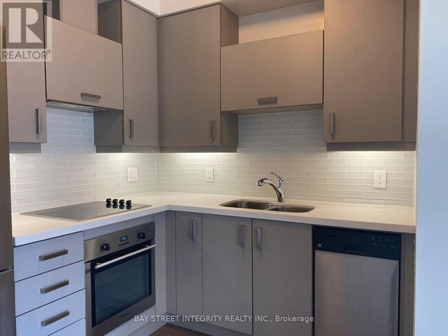 Building Photo - 28 Uptown Dr