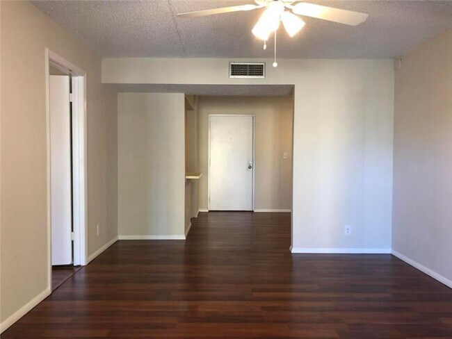 Foto del edificio - 460 NW 20th St