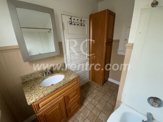 Building Photo - 411 Anderson-