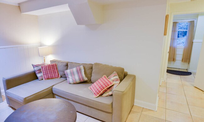 Sala de estar - 5406 Shoemaker Farm Ln