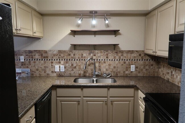 Building Photo - 1456 Silverpines Rd
