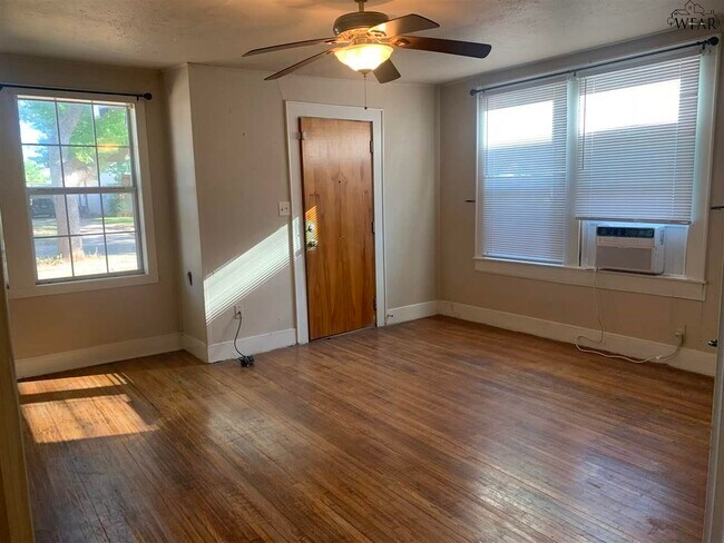 Foto del edificio - 1671 Dayton Ave