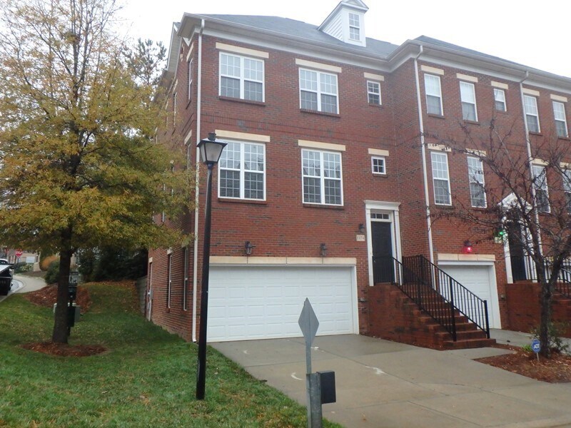 Foto principal - Brick Townhouse near Downtown Matthews