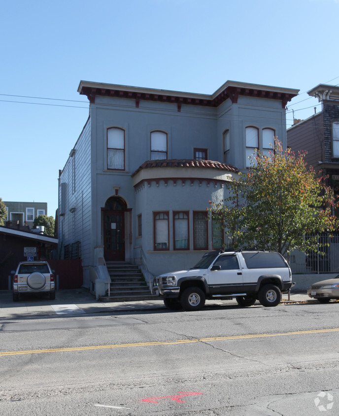 Building Photo - 1141 S Van Ness Ave