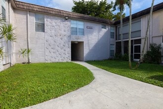 Building Photo - 10385 N Kendall Dr