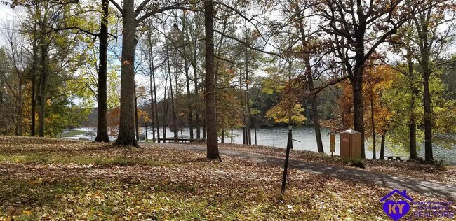 Building Photo - 204 Lakeshore Dr