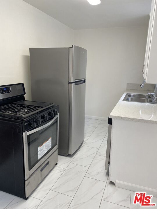 Foto del edificio - 10438 Santa Monica Blvd