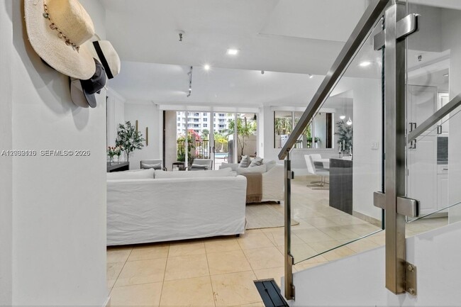 Building Photo - 520 Brickell Key Dr