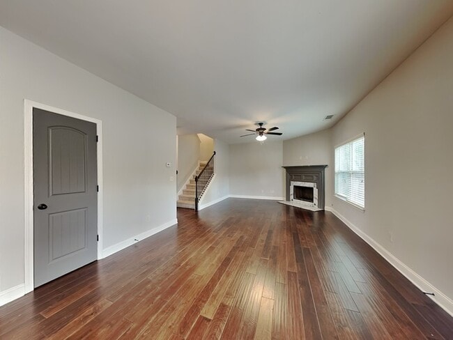 Building Photo - 333 Castle Top Ln SE