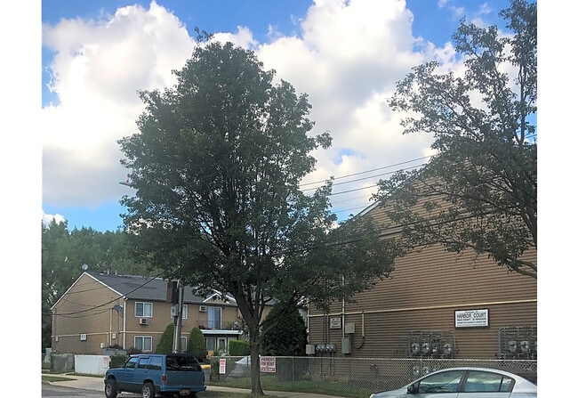 Building Photo - 120 Lockman Ave