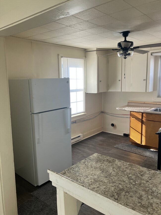 Foto del edificio - 215 N Railroad Ave