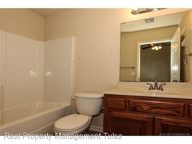 Foto del edificio - 3 br, 2 bath House - 3830 S 201st E ave