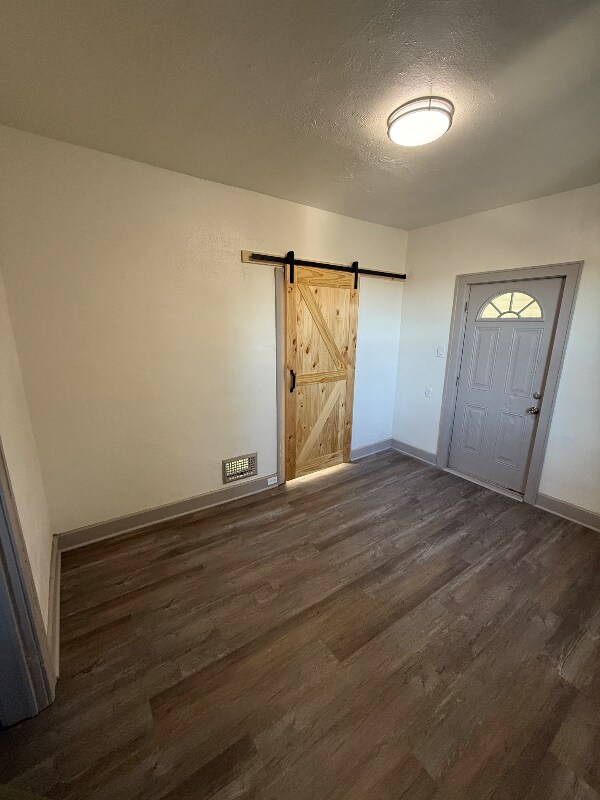 Foto del edificio - 1342 W 69th St