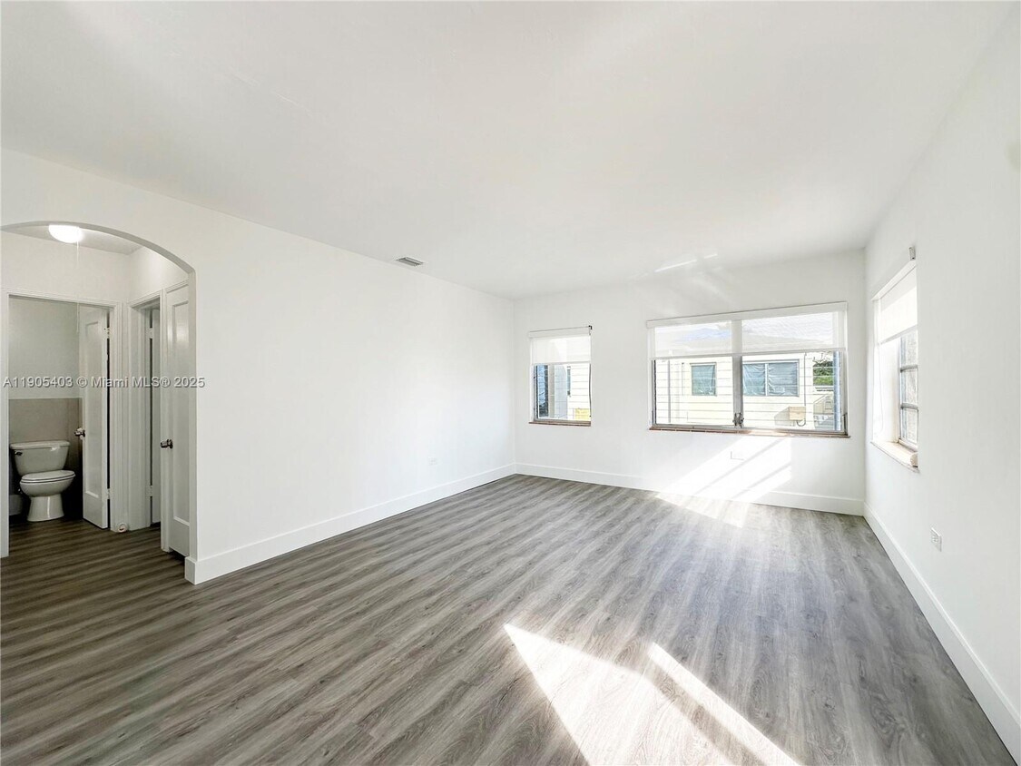 Foto principal - 1920 Biarritz Dr