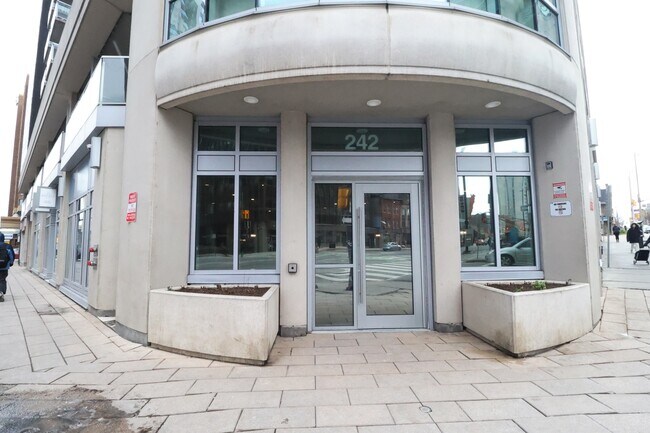 Photo du bâtiment - 242 Rideau St