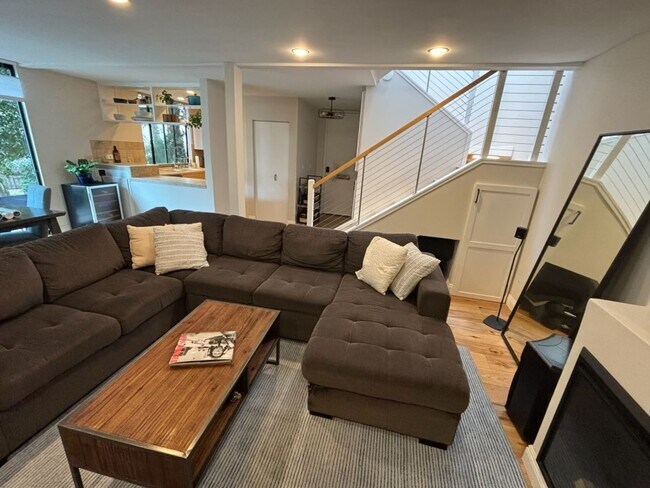 Foto del edificio - Fully Furnished Townhouse in the oceanfron...