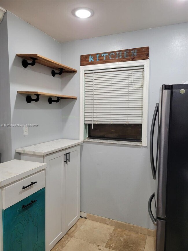 Foto del edificio - 605 NW 47th St
