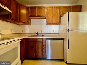 Building Photo - 200 Chesterfield Ln