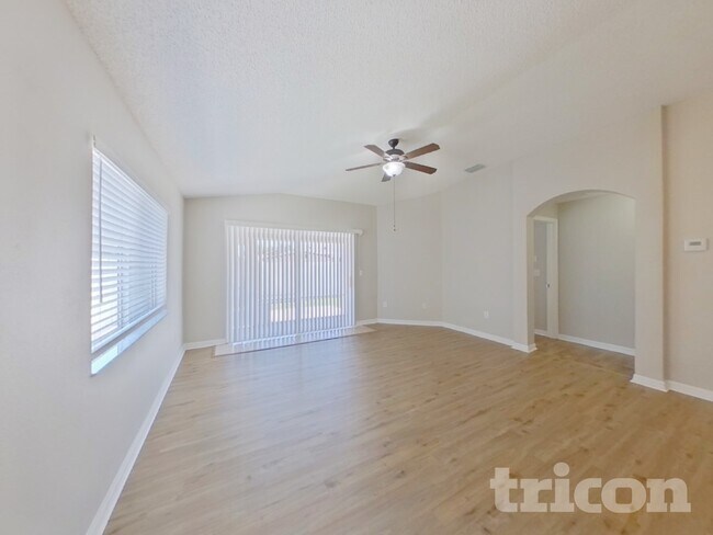 Building Photo - 11749 Lynmoor Dr