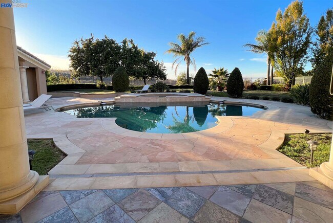 Building Photo - 3053 Monte Sereno Terrace