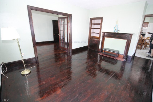 Foto del edificio - 6 br, 2 bath  - 36 Newcastle Rd # Bs