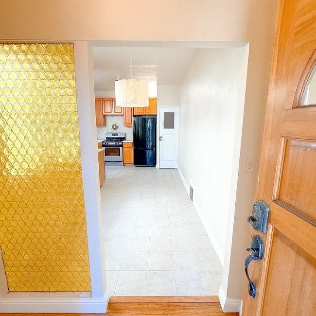 Photo - 472 Ramsell St House