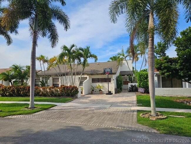 Building Photo - 16657 Redwood Way