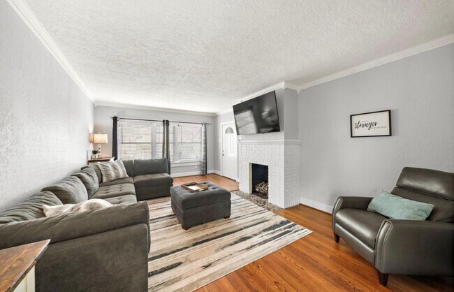 Foto del edificio - 1633 Castle Ct