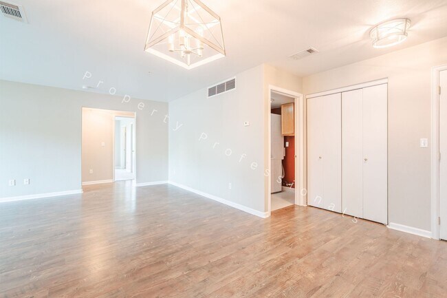 Building Photo - 790 Castle Valley Blvd
